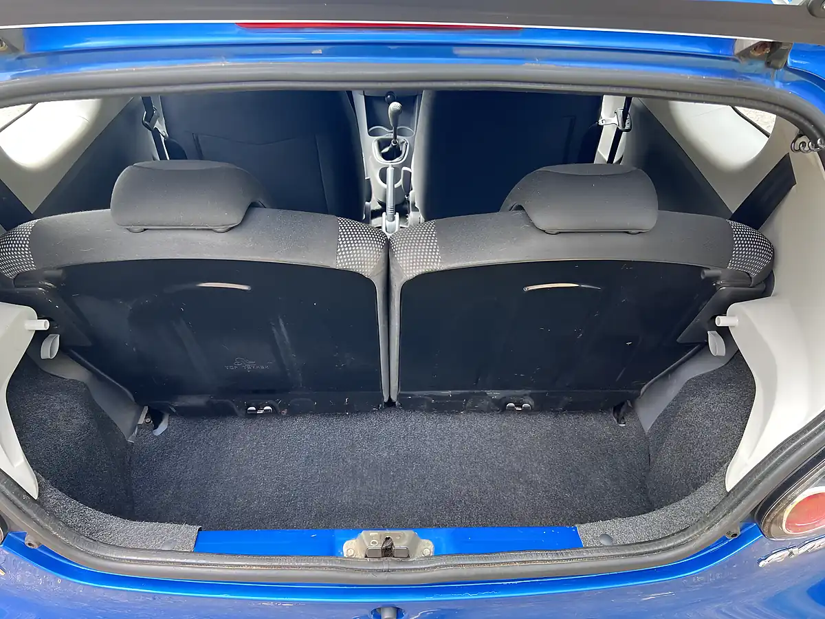 Used 2010 Toyota Aygo Blue Blue - Interior and Exterior details 15