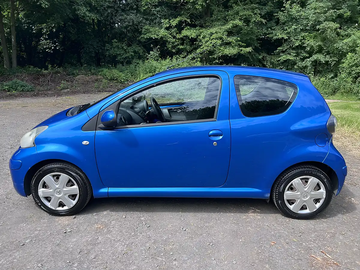 Used 2010 Toyota Aygo Blue Blue - Interior and Exterior details 2