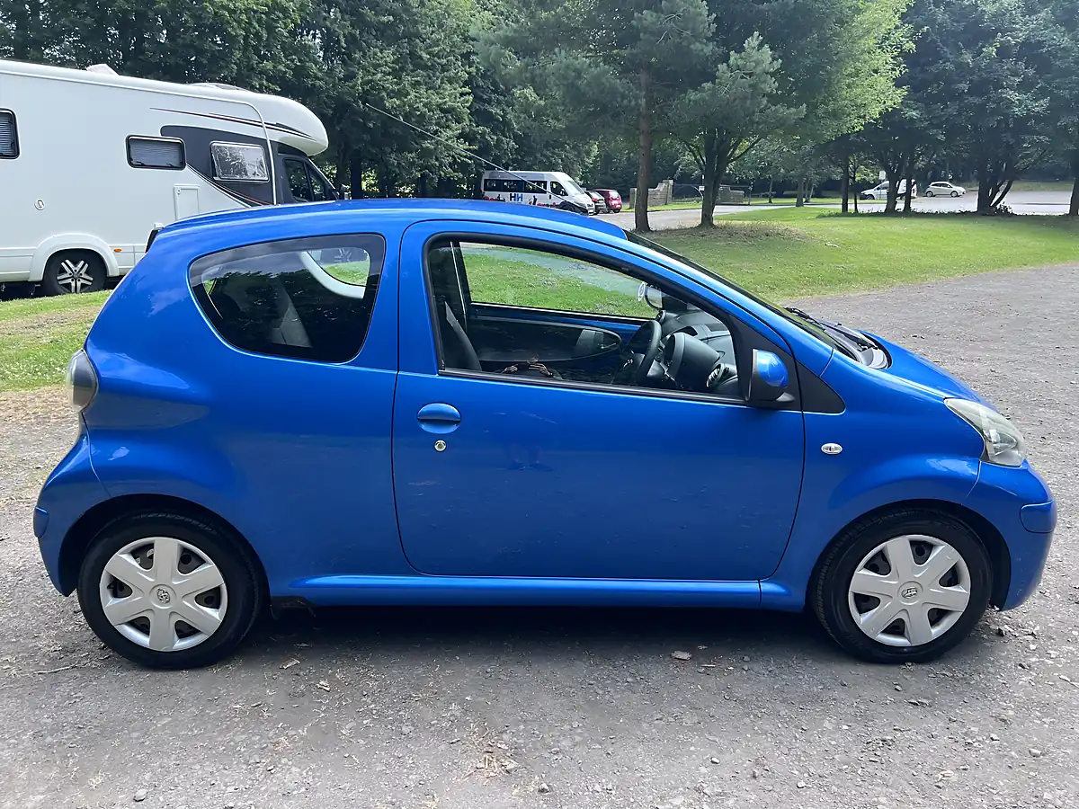 Used 2010 Toyota Aygo Blue Blue - Interior and Exterior details 6