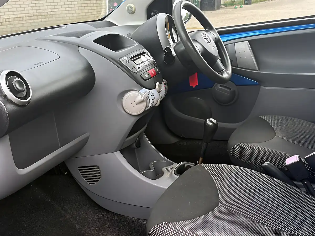 Used 2010 Toyota Aygo Blue Blue - Interior and Exterior details 10