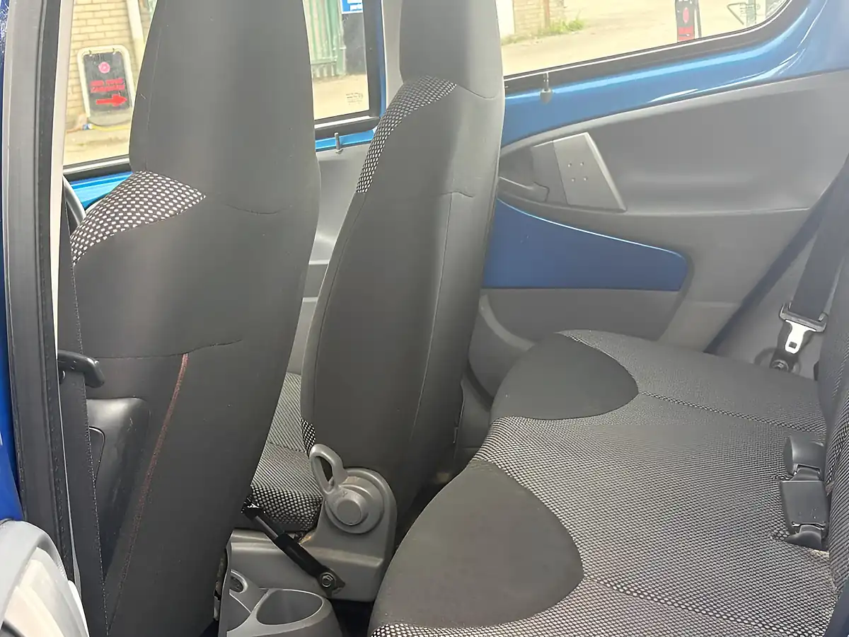 Used 2010 Toyota Aygo Blue Blue - Interior and Exterior details 12