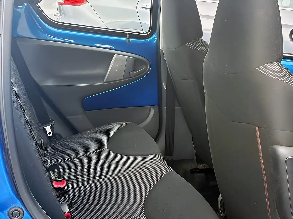Used 2010 Toyota Aygo Blue Blue - Interior and Exterior details 13
