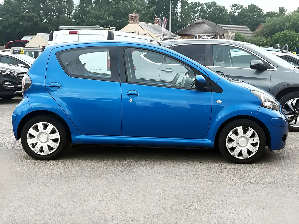 Used 2010 Toyota Aygo Blue Blue - Interior and Exterior details 9