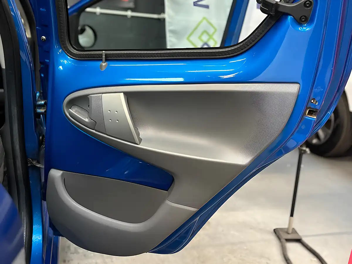 Used 2010 Toyota Aygo Blue Blue - Interior and Exterior details 12