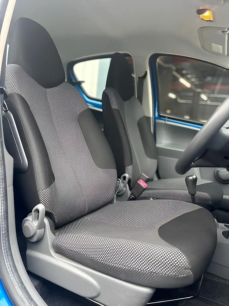 Used 2010 Toyota Aygo Blue Blue - Interior and Exterior details 19