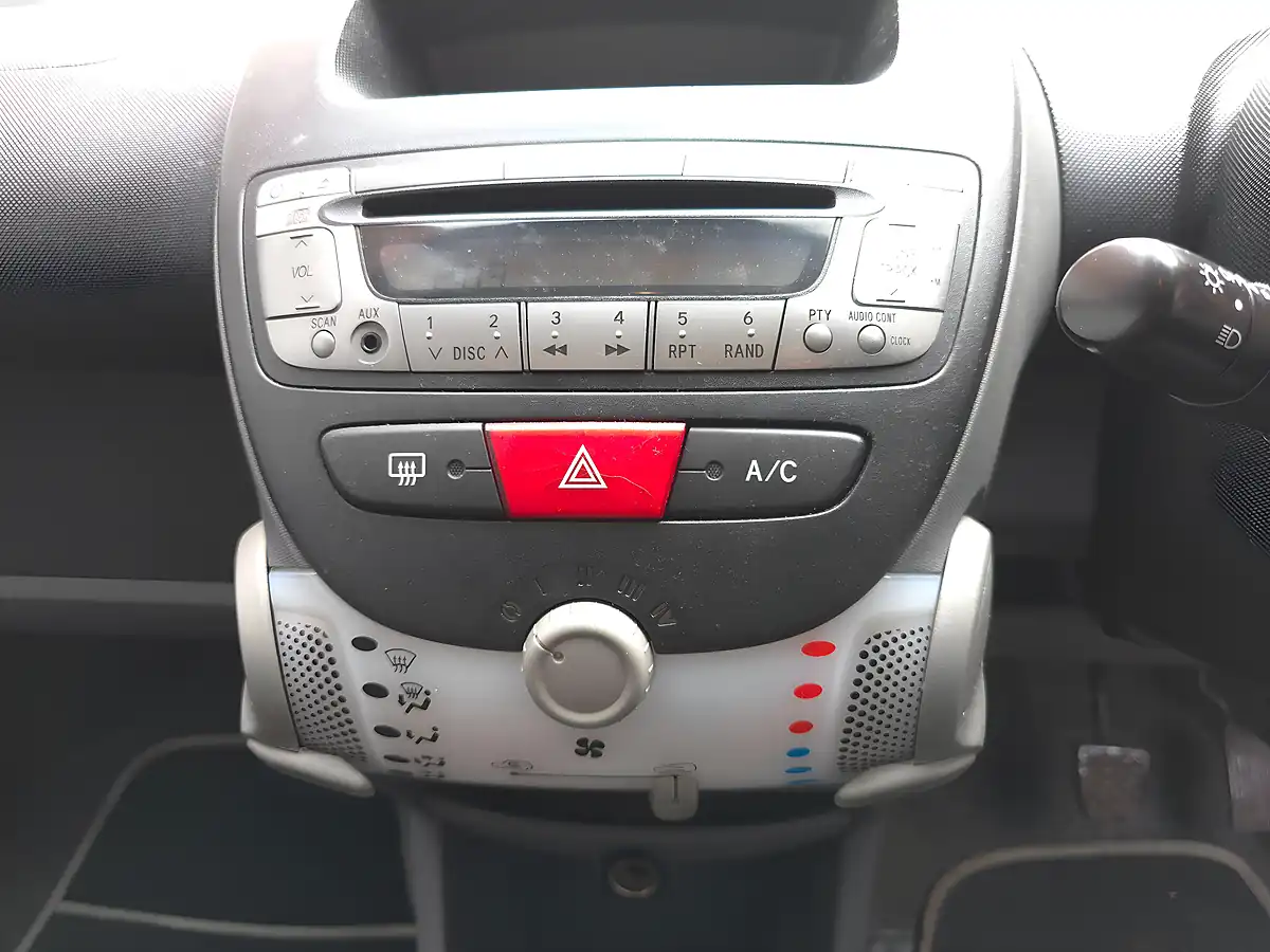 Used 2010 Toyota Aygo Blue Multimode Blue - Interior and Exterior details 11