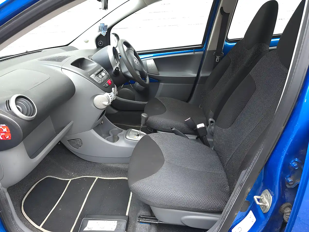 Used 2010 Toyota Aygo Blue Multimode Blue - Interior and Exterior details 18