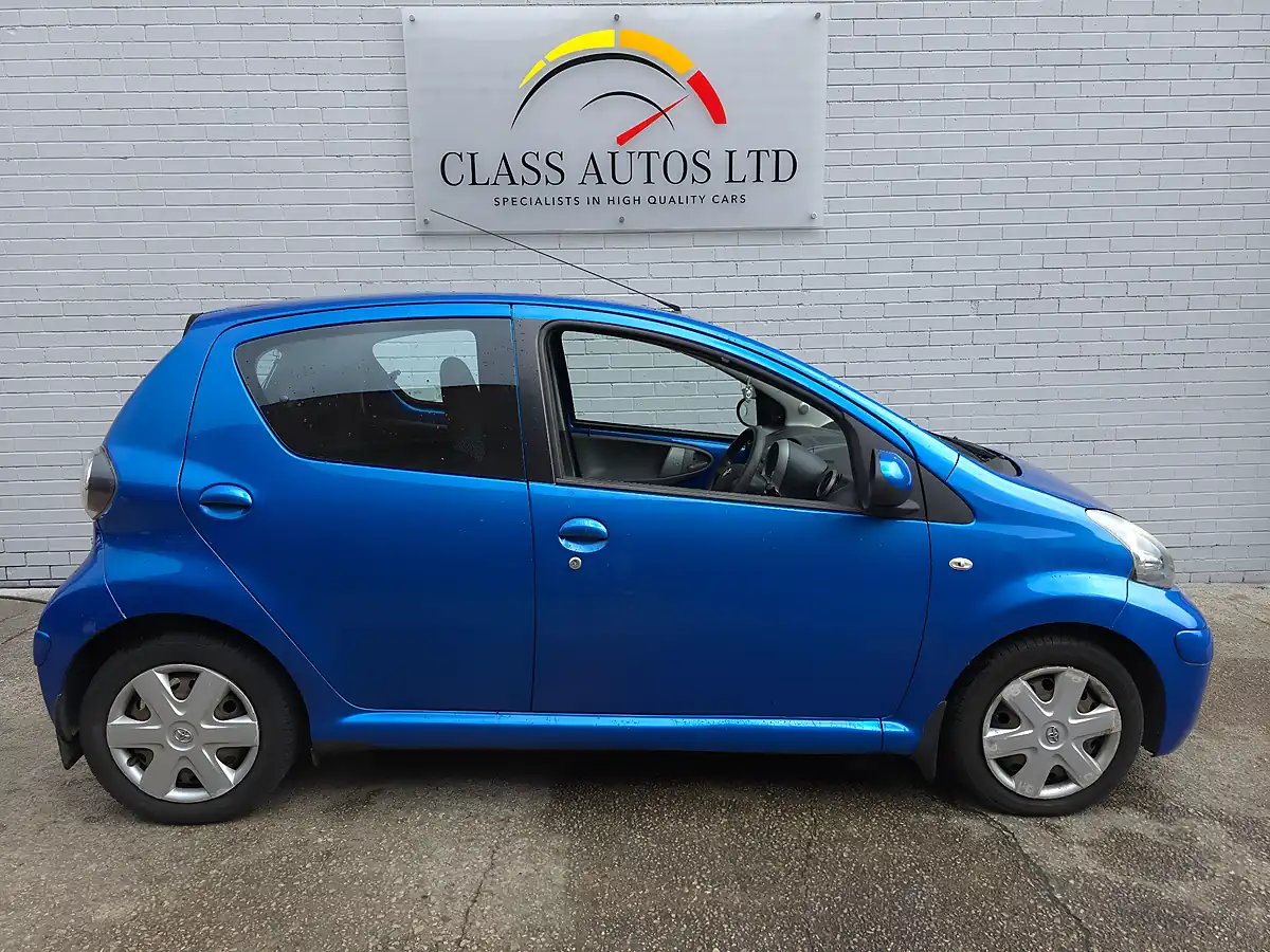 Used 2010 Toyota Aygo Blue Multimode Blue - Interior and Exterior details 7