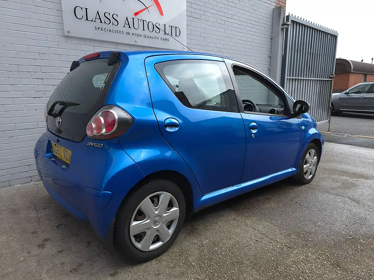 Used 2010 Toyota Aygo Blue Multimode Blue - Interior and Exterior details 8