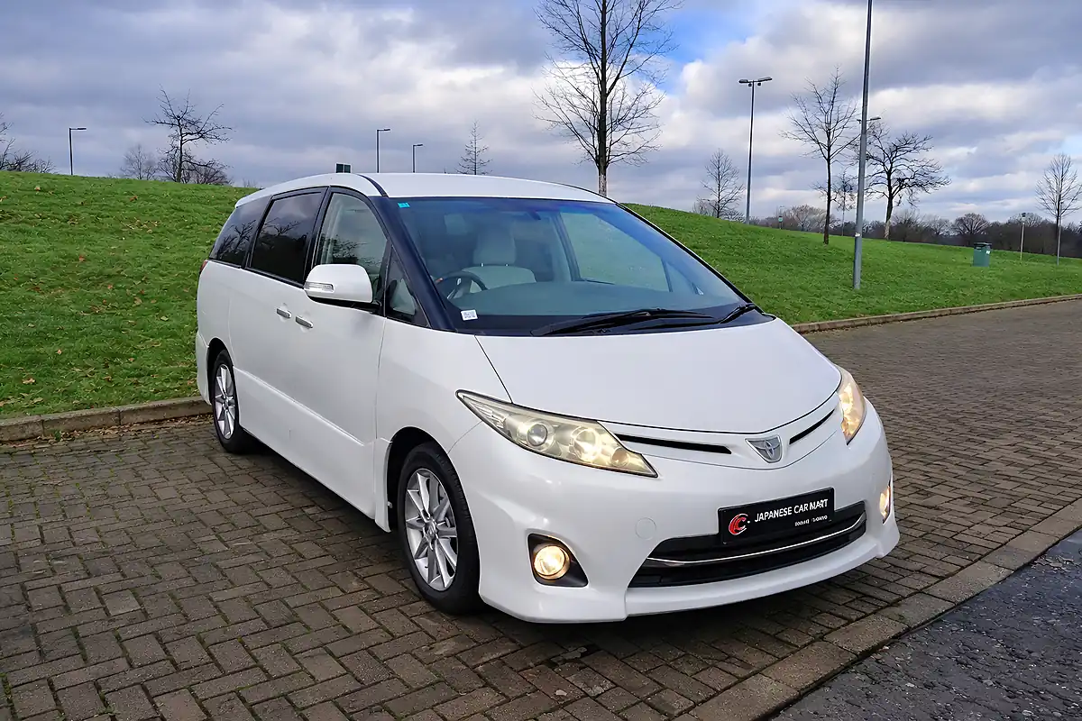 Used 2010 Toyota Estima Aeras White - Front View