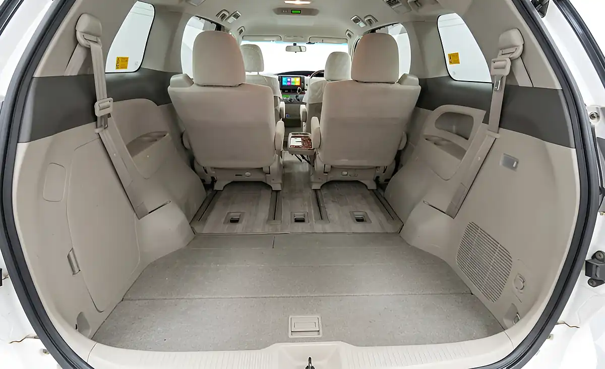 Used 2010 Toyota Estima Aeras White - Interior and Exterior details 10