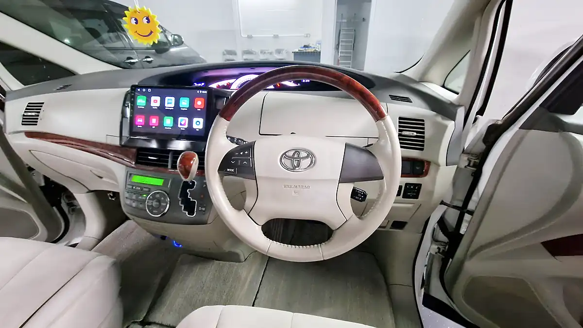 Used 2010 Toyota Estima Aeras White - Interior and Exterior details 11