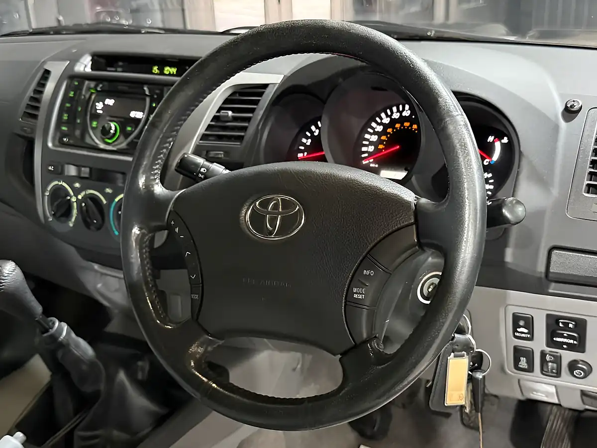 Used 2010 Toyota Hi-Lux HL3 Black - Interior and Exterior details 10