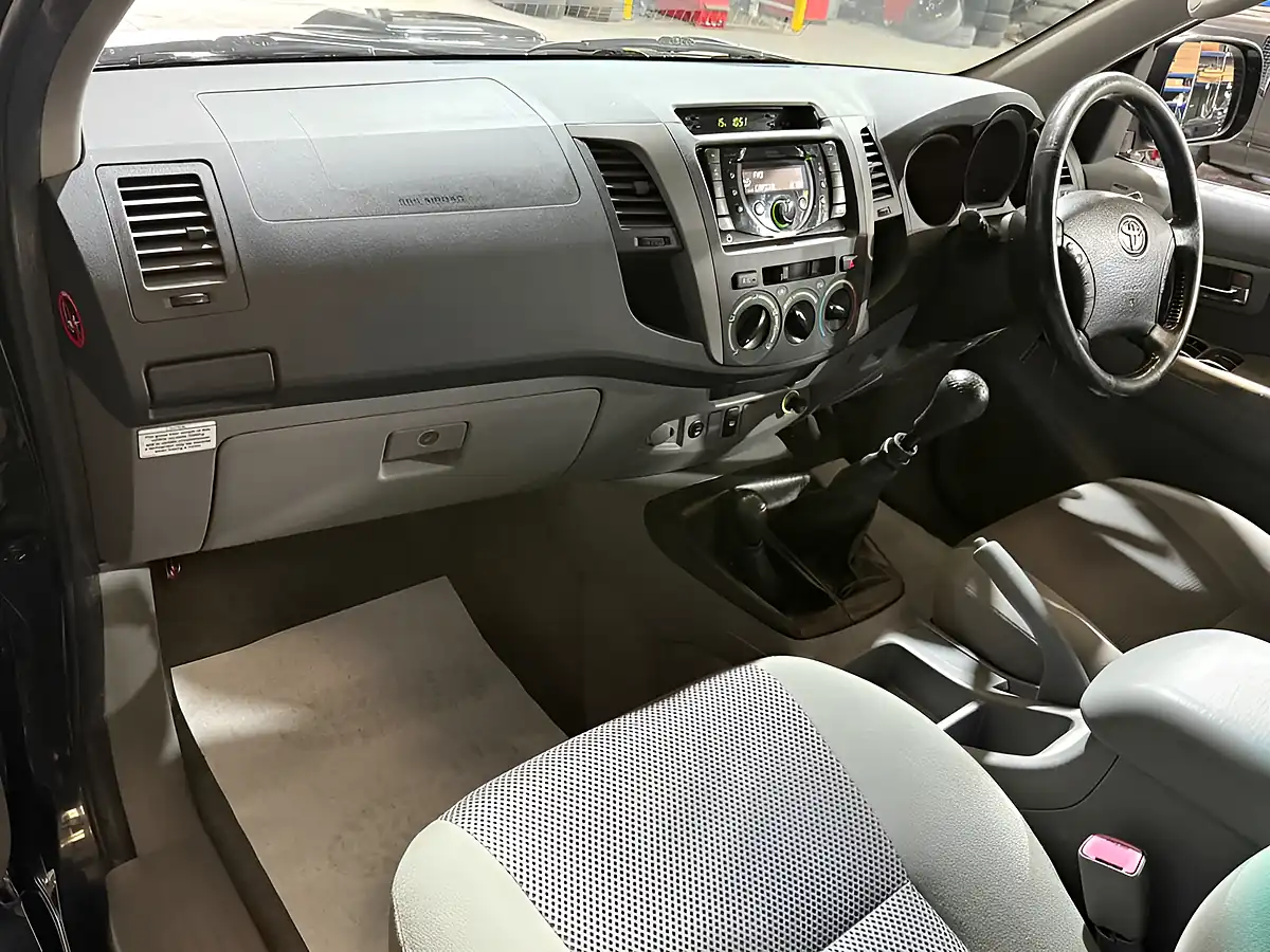Used 2010 Toyota Hi-Lux HL3 Black - Interior and Exterior details 13