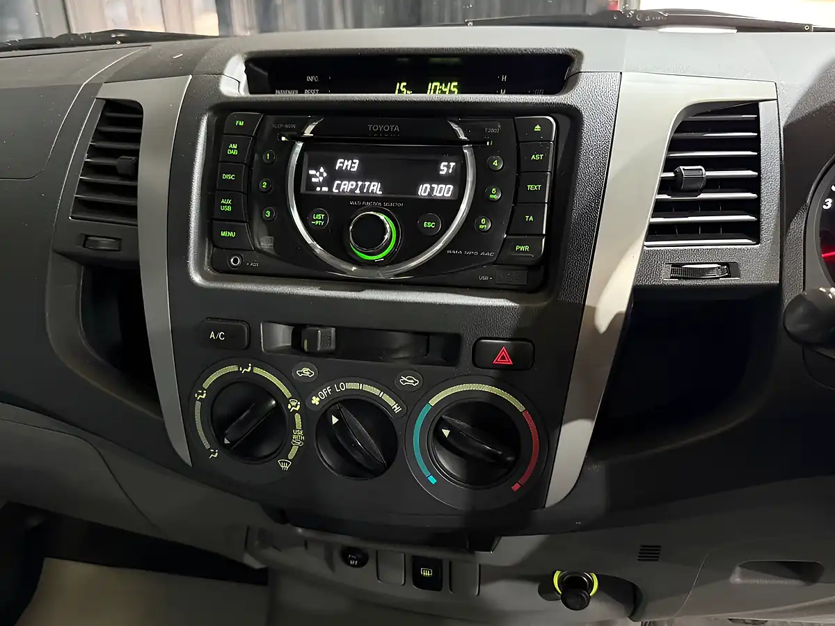 Used 2010 Toyota Hi-Lux HL3 Black - Interior and Exterior details 14