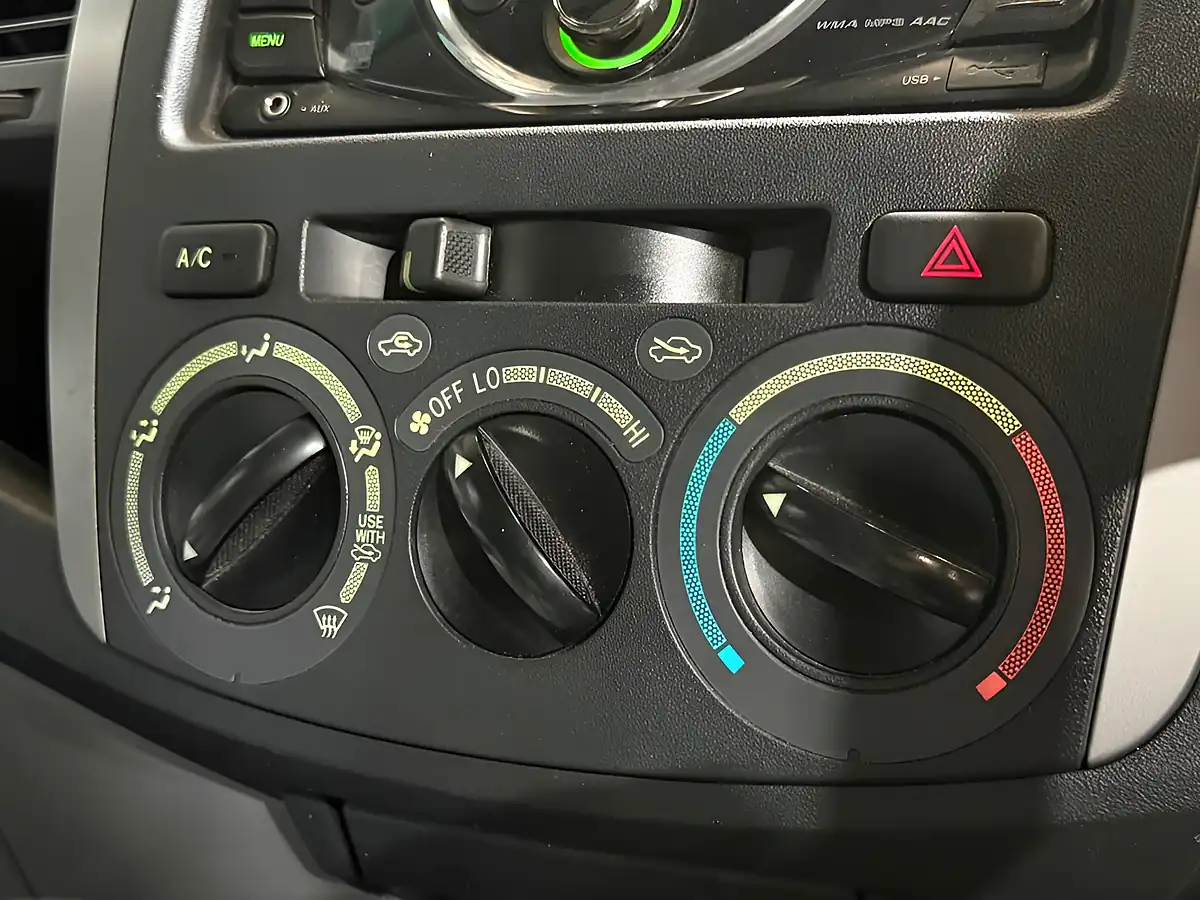 Used 2010 Toyota Hi-Lux HL3 Black - Interior and Exterior details 16