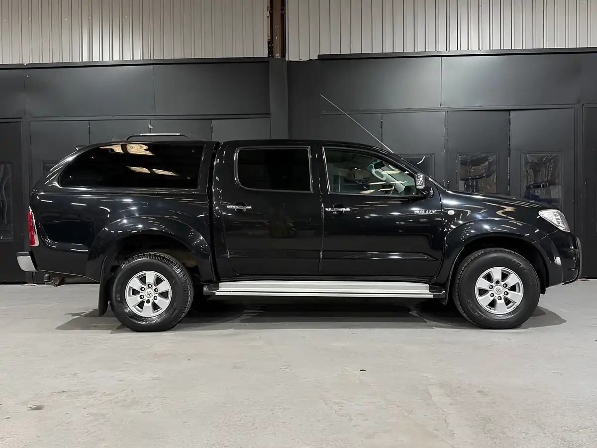 Used 2010 Toyota Hi-Lux HL3 Black - Interior and Exterior details 4