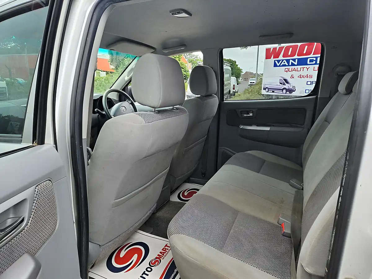 Used 2010 Toyota Hilux Invincible Silver - Interior and Exterior details 10