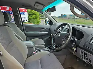 Used 2010 Toyota Hilux Invincible Silver - Interior and Exterior details 12