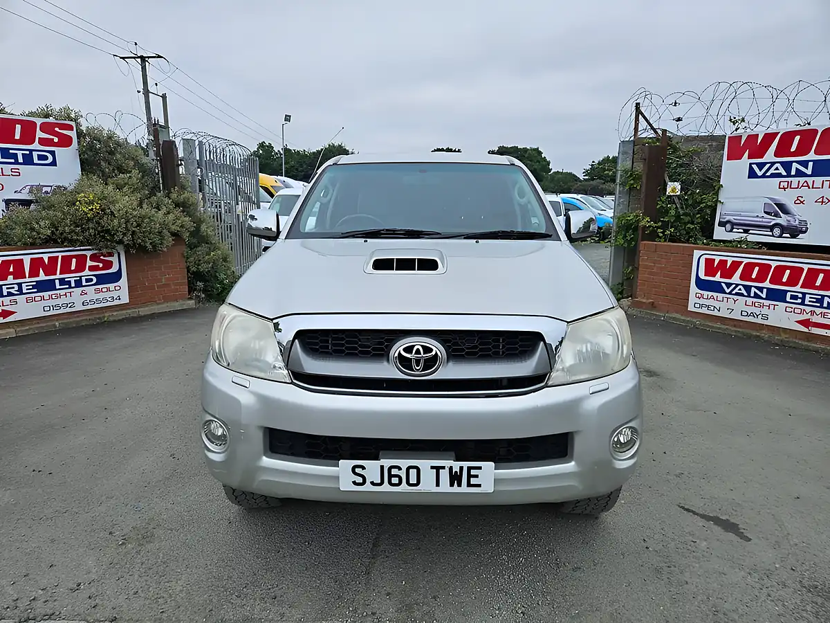 Used 2010 Toyota Hilux Invincible Silver - Interior and Exterior details 3