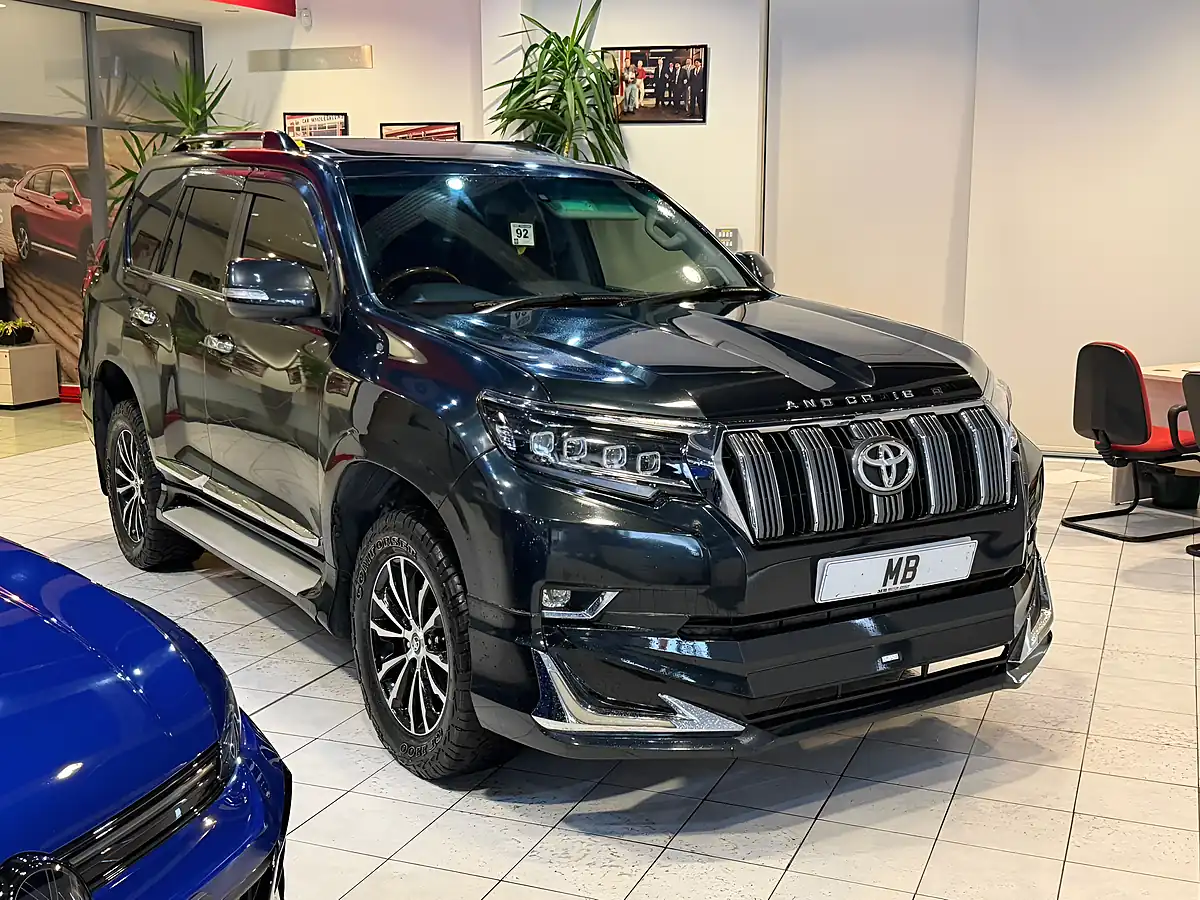 Used 2010 Toyota Land Cruiser LC5 Blue - Interior and Exterior details 2