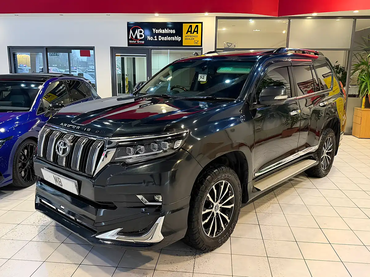 Used 2010 Toyota Land Cruiser LC5 Blue - Interior and Exterior details 4
