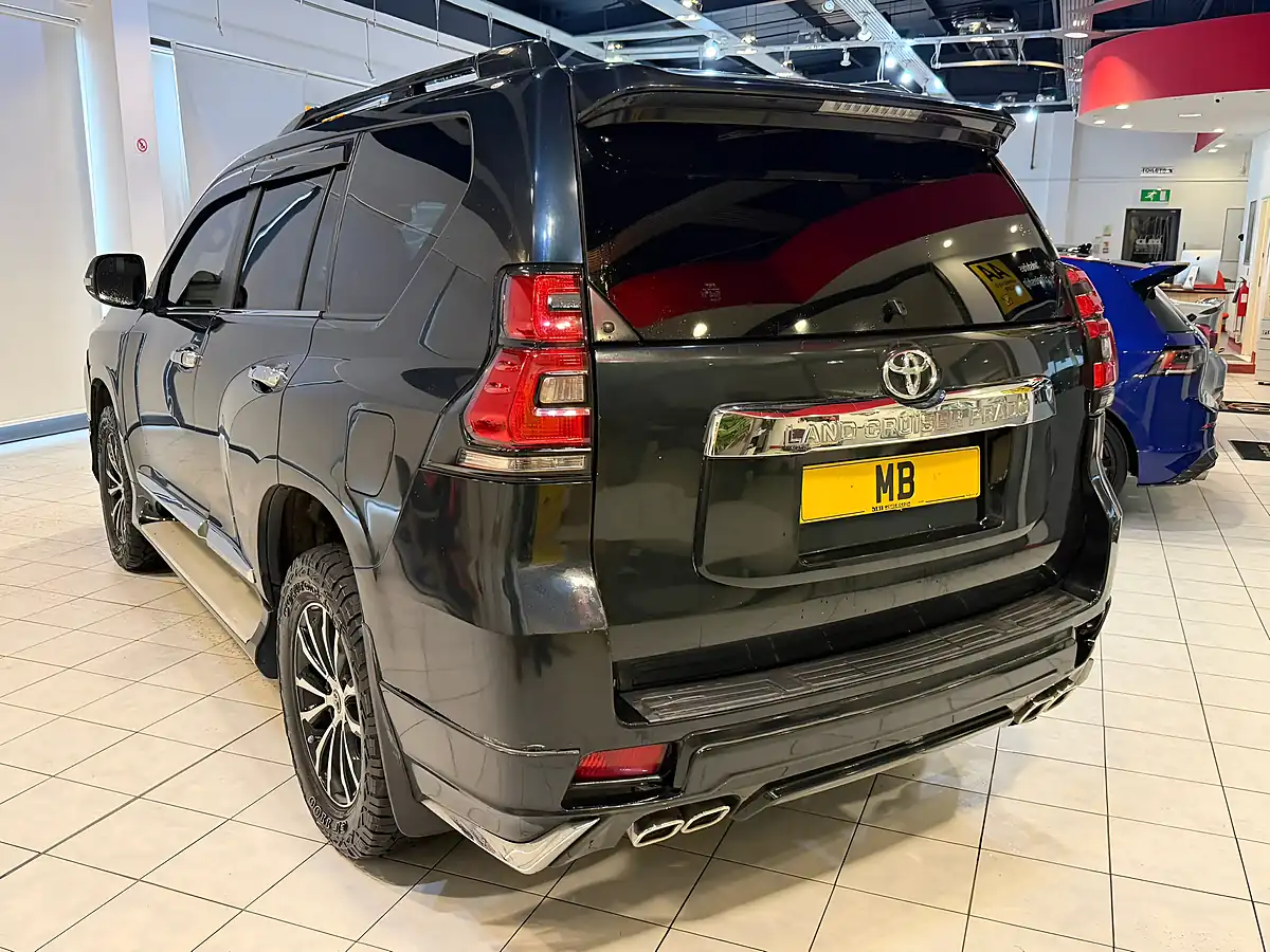 Used 2010 Toyota Land Cruiser LC5 Blue - Interior and Exterior details 7