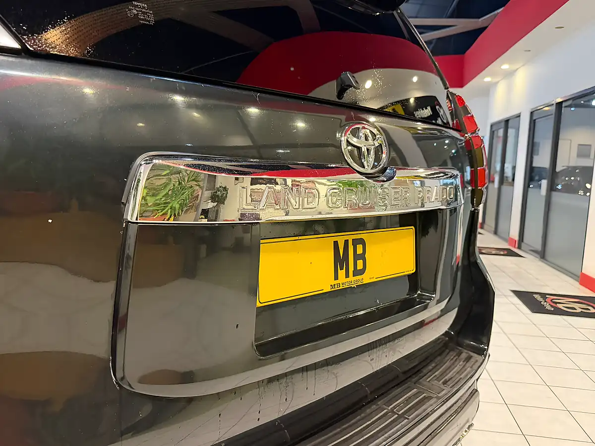 Used 2010 Toyota Land Cruiser LC5 Blue - Interior and Exterior details 9
