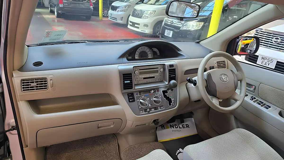 Used 2010 Toyota Raum Lift Mobility Chair Silver - Interior and Exterior details 10