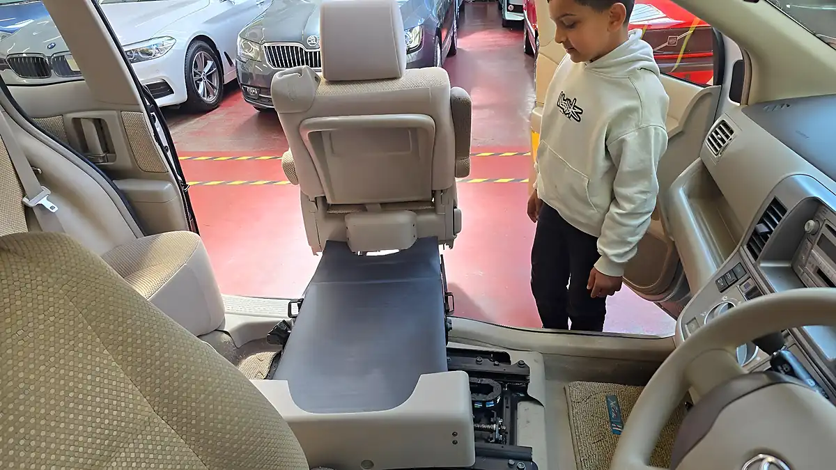 Used 2010 Toyota Raum Lift Mobility Chair Silver - Interior and Exterior details 15
