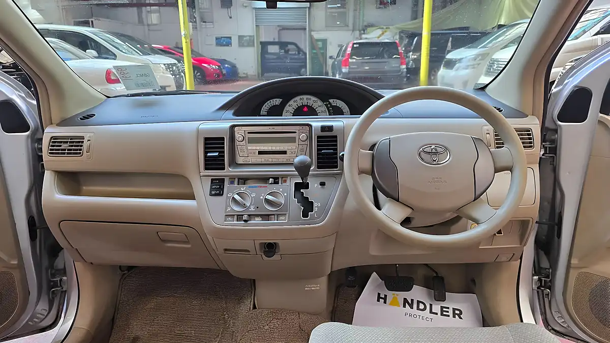 Used 2010 Toyota Raum Lift Mobility Chair Silver - Interior and Exterior details 2