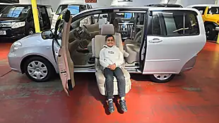 Used 2010 Toyota Raum Lift Mobility Chair Silver - Interior and Exterior details 4
