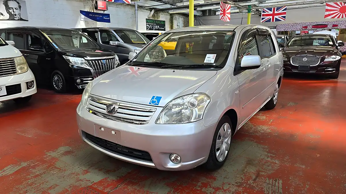 Used 2010 Toyota Raum Lift Mobility Chair Silver - Interior and Exterior details 6