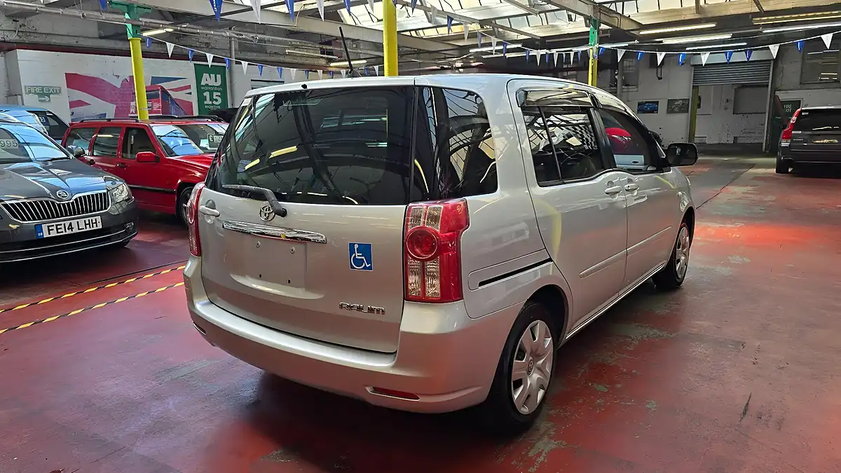 Used 2010 Toyota Raum Lift Mobility Chair Silver - Interior and Exterior details 7