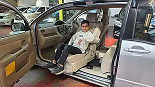 Used 2010 Toyota Raum Lift Mobility Chair Silver - Interior and Exterior details 9