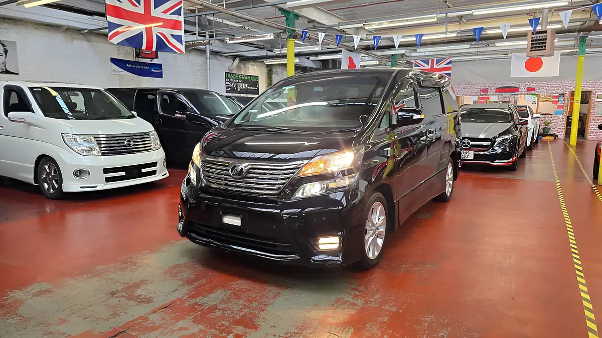 Used 2010 Toyota Vellfire Black - Front View