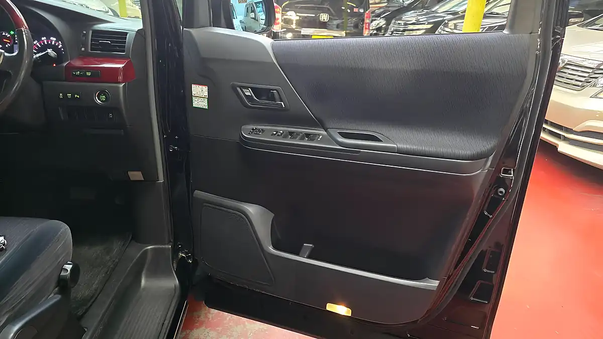 Used 2010 Toyota Vellfire Black - Interior and Exterior details 14