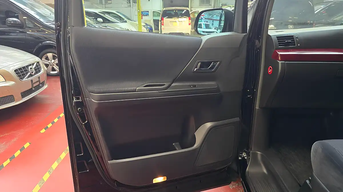 Used 2010 Toyota Vellfire Black - Interior and Exterior details 15