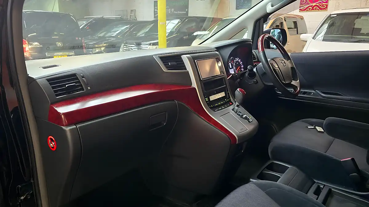 Used 2010 Toyota Vellfire Black - Interior and Exterior details 4