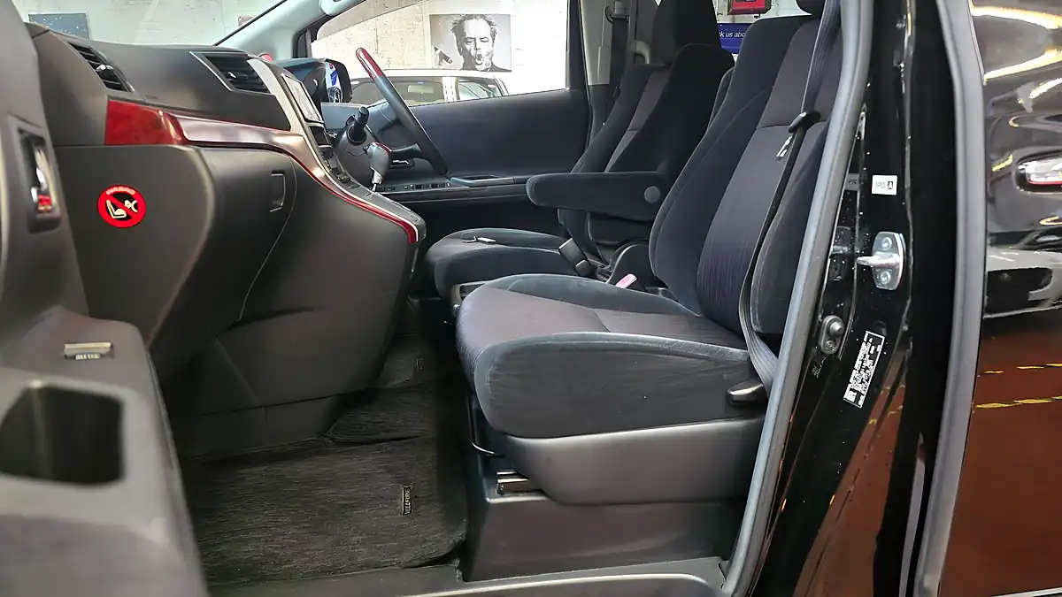 Used 2010 Toyota Vellfire Black - Interior and Exterior details 5