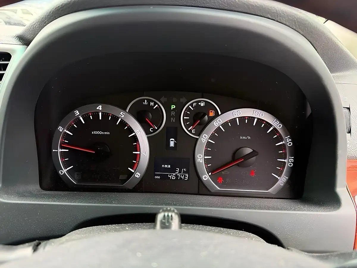 Used 2010 Toyota Vellfire Z Platinum Selection (7 Seater) White - Interior and Exterior details 12