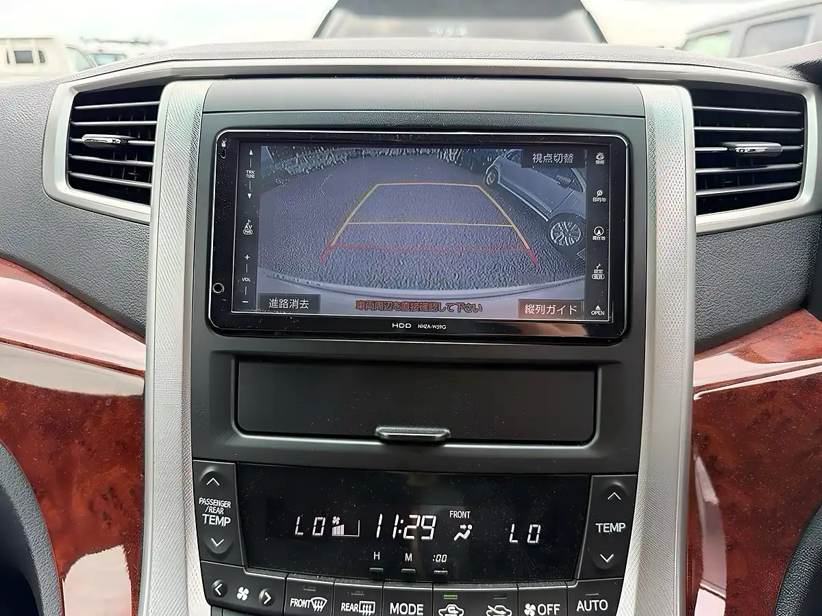 Used 2010 Toyota Vellfire Z Platinum Selection (7 Seater) White - Interior and Exterior details 13
