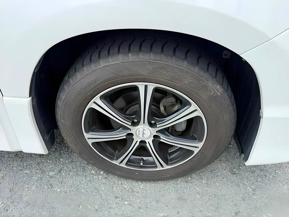 Used 2010 Toyota Vellfire Z Platinum Selection (7 Seater) White - Interior and Exterior details 18