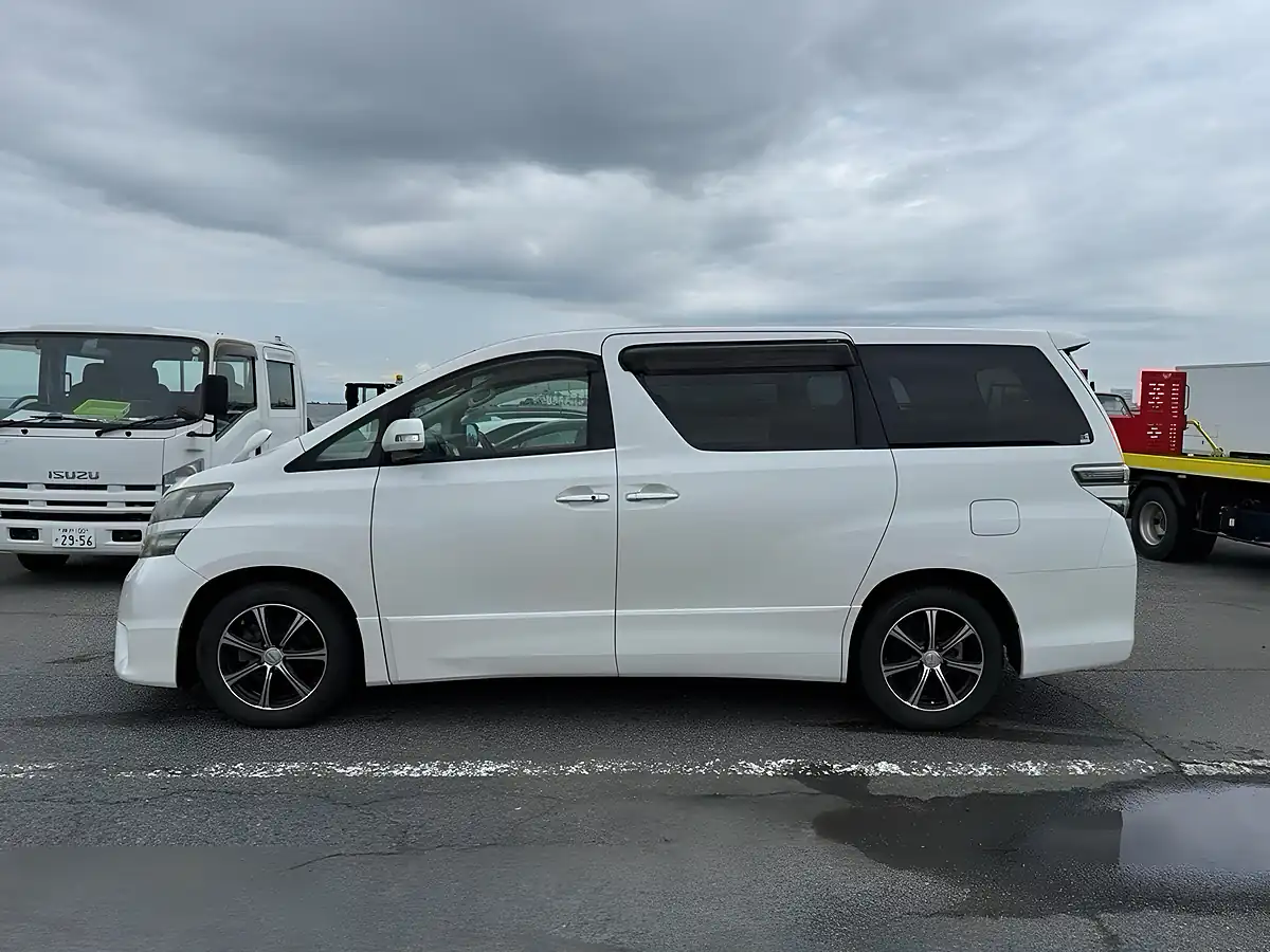 Used 2010 Toyota Vellfire Z Platinum Selection (7 Seater) White - Interior and Exterior details 5