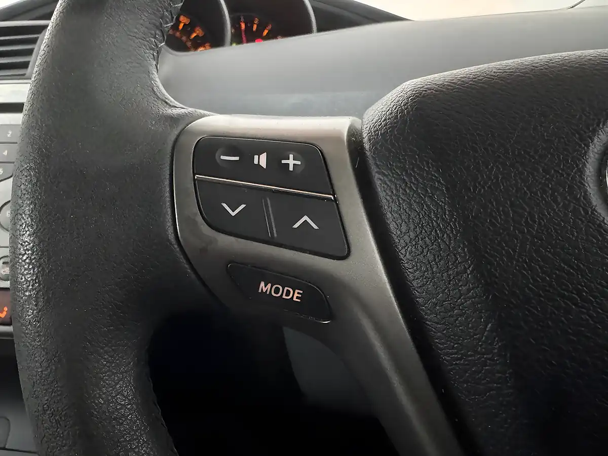 Used 2010 Toyota Verso T Spirit Red - Interior and Exterior details 16