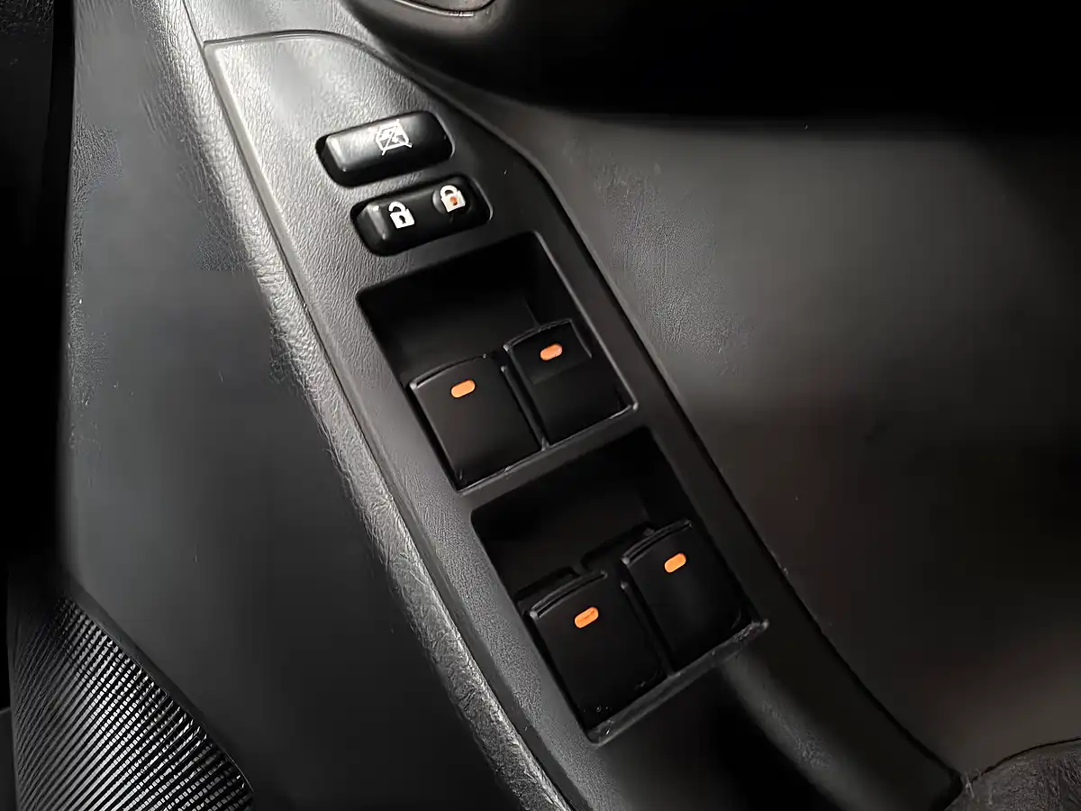 Used 2010 Toyota Verso T Spirit Red - Interior and Exterior details 18
