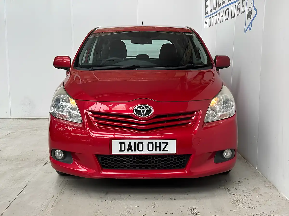 Used 2010 Toyota Verso T Spirit Red - Interior and Exterior details 2