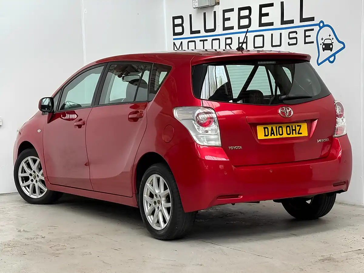 Used 2010 Toyota Verso T Spirit Red - Interior and Exterior details 4