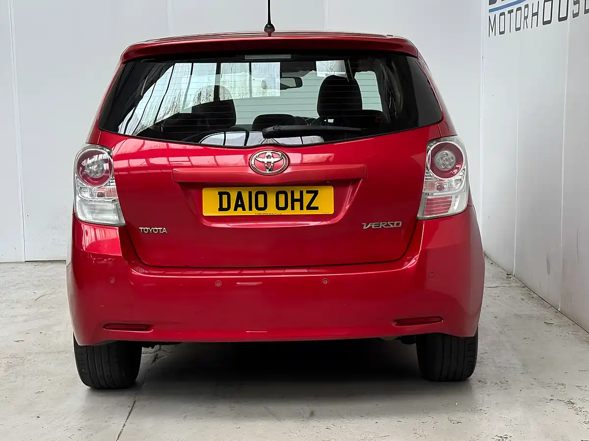 Used 2010 Toyota Verso T Spirit Red - Interior and Exterior details 5