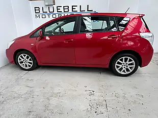 Used 2010 Toyota Verso T Spirit Red - Interior and Exterior details 6